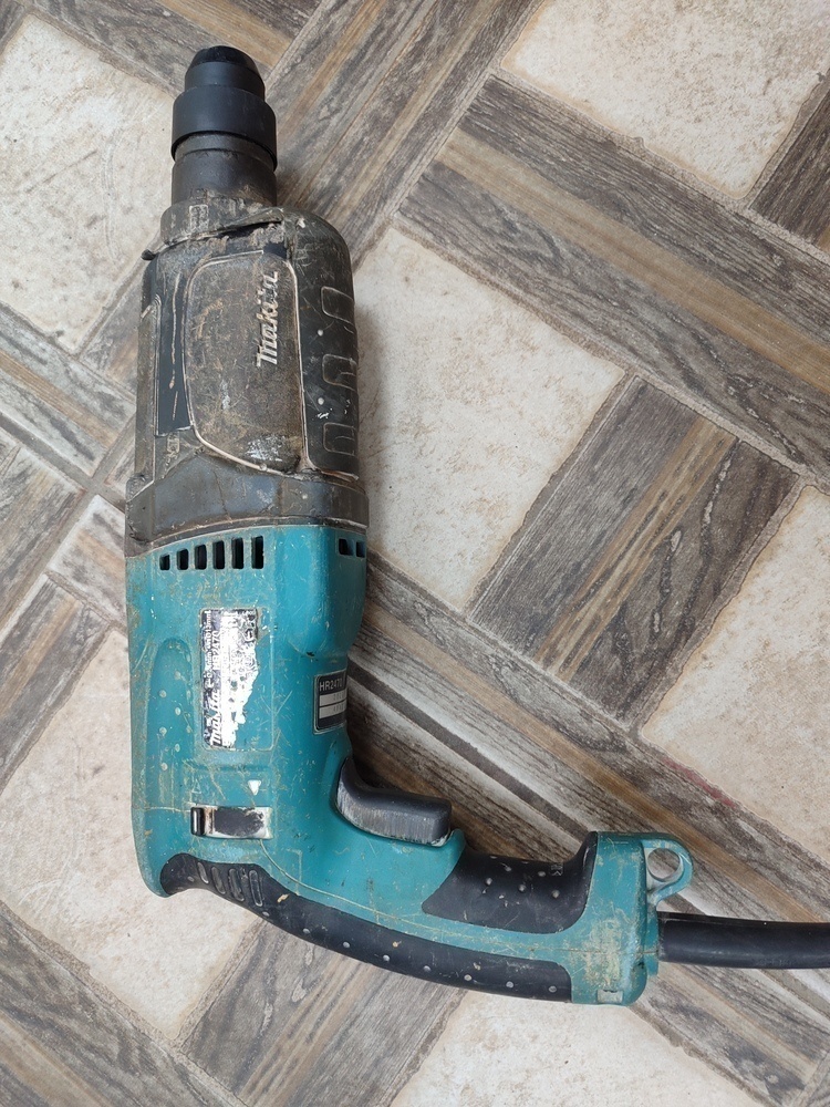 Перфоратор Makita HR 2470