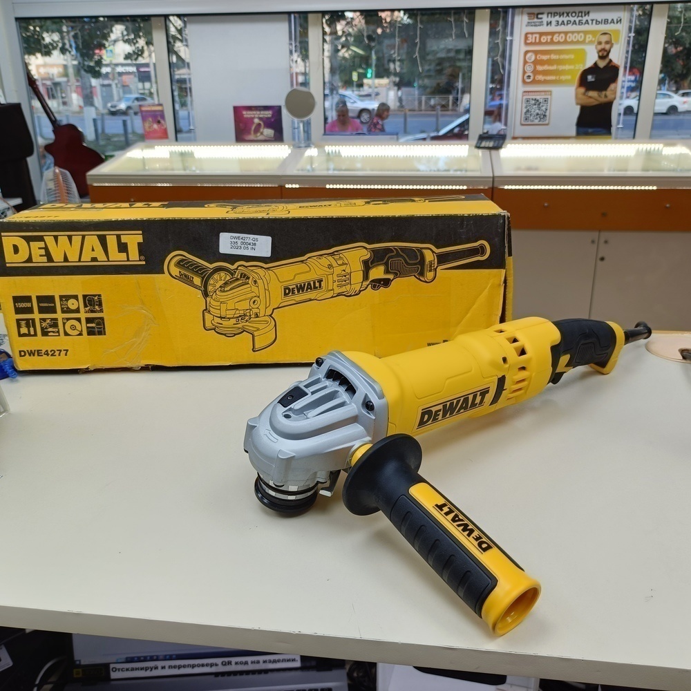 Угловая шлифмашина Dewalt DWE4277
