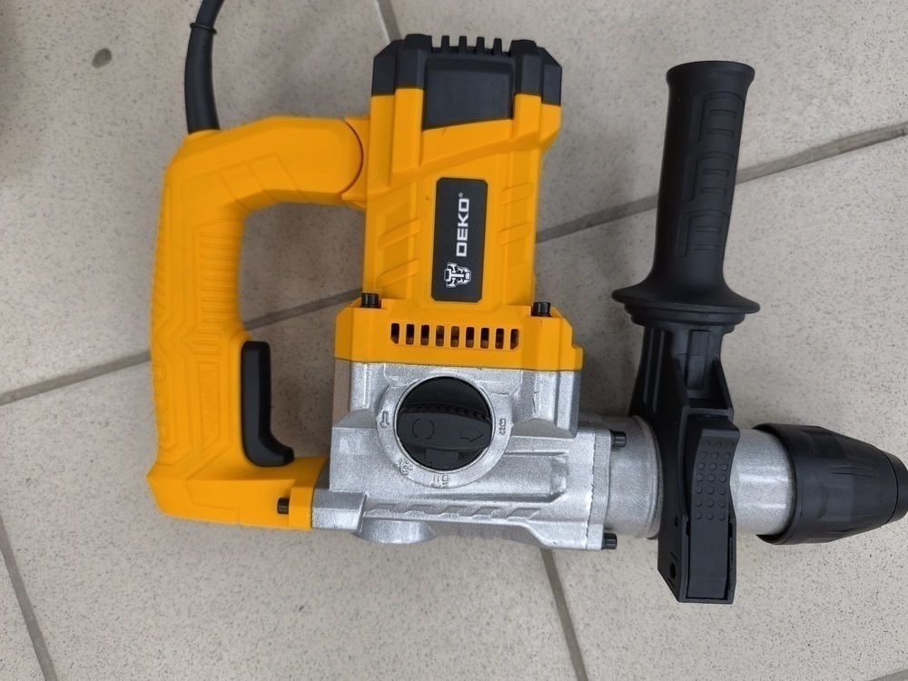 Перфоратор Deko DKH1200H