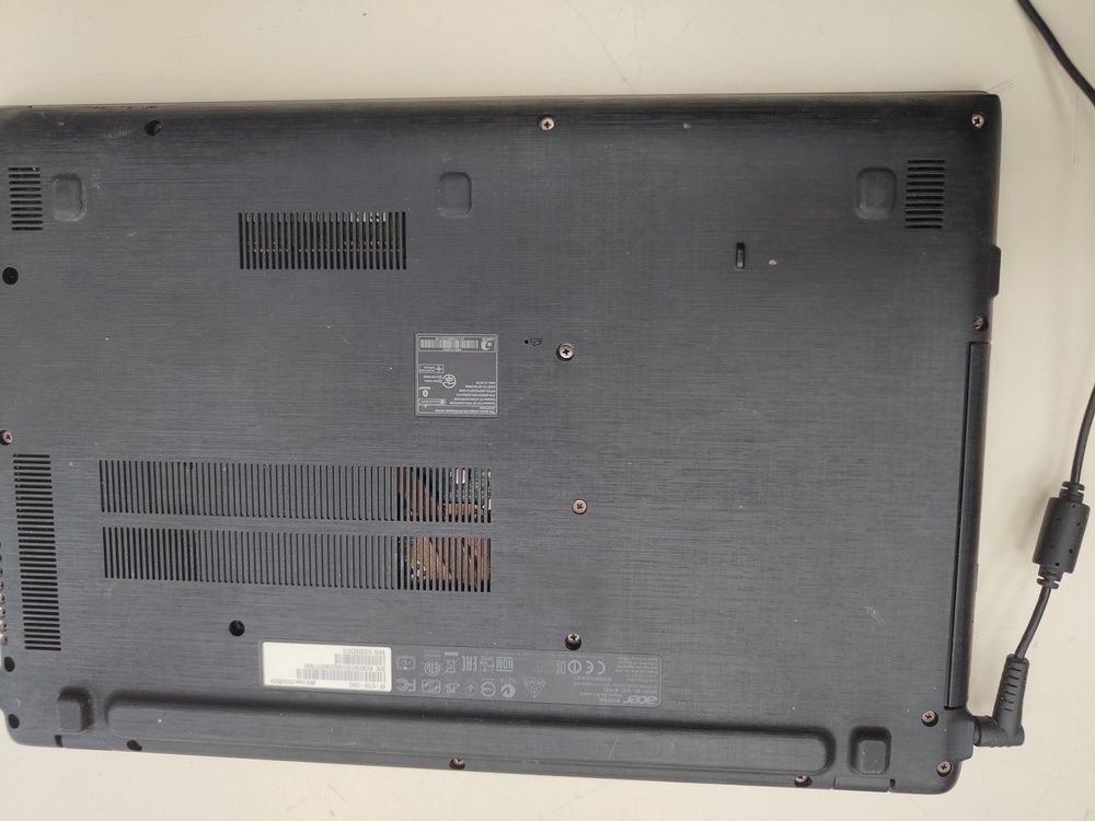 Ноутбук Acer; Core i3-4005U, GeForce 920M, 4 Гб, 256 Гб, Нет
