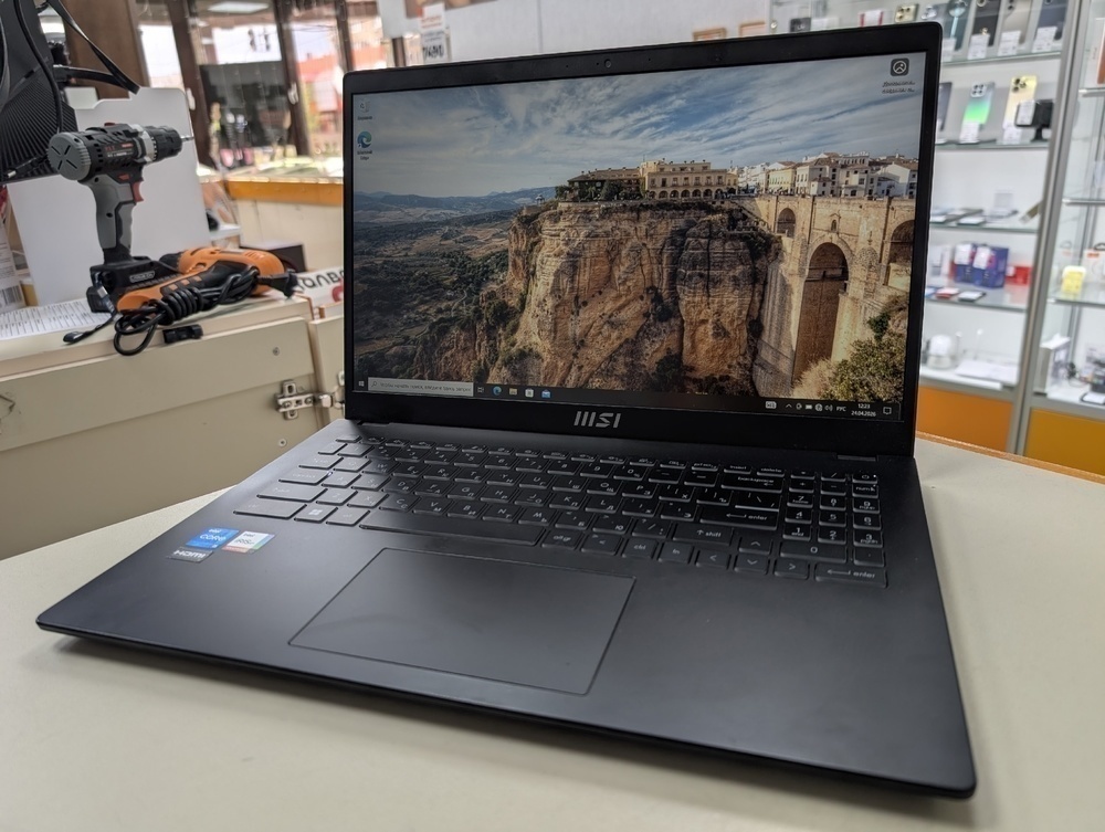 Ноутбук MSI; Core i5-1235U, Intel iris XE Graphics, 16 Гб, 480 Гб, Нет