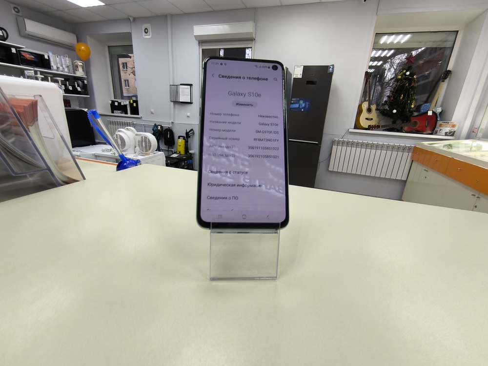 Смартфон Samsung Galaxy S10e 6/128