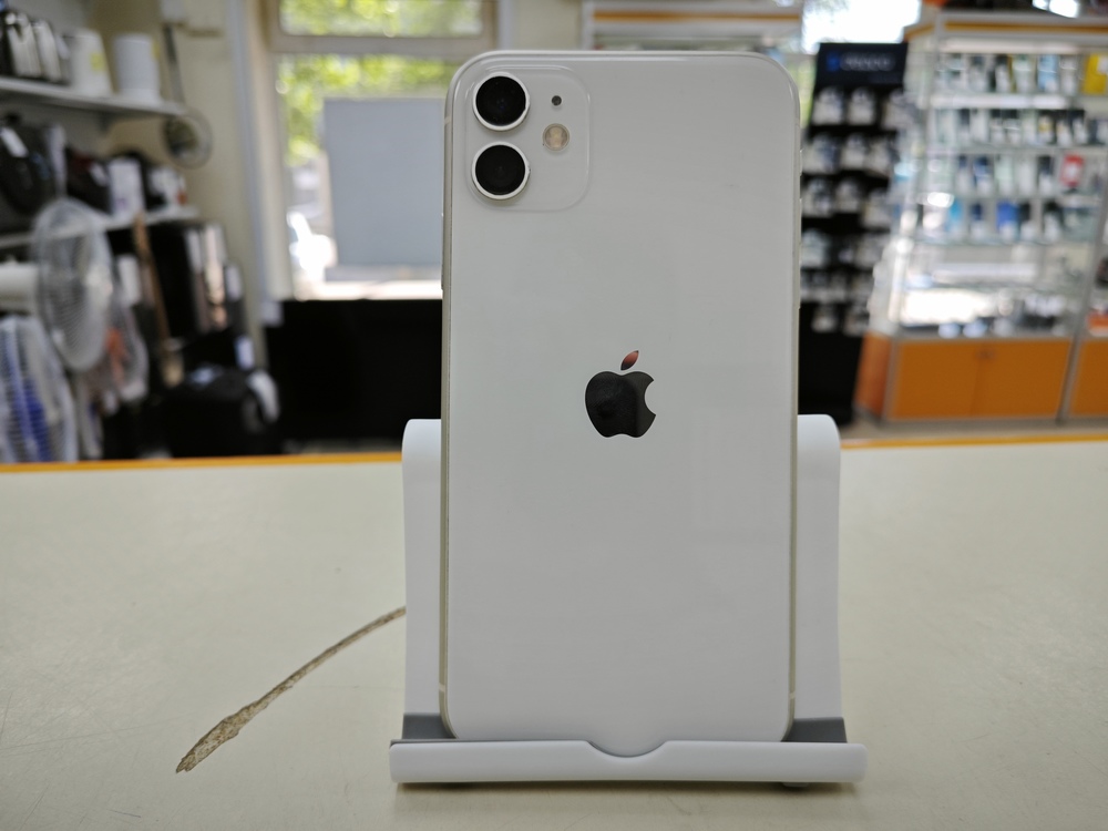 Смартфон Apple iPhone 11 64Gb