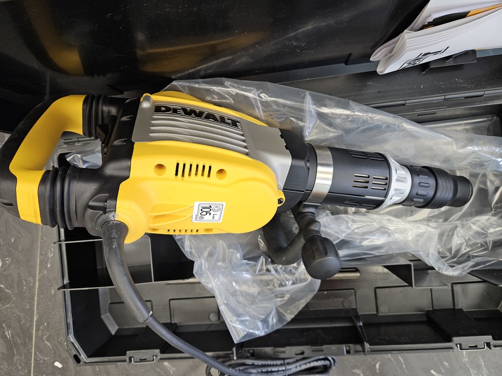 Отбойный молоток Dewalt D25902K-QS