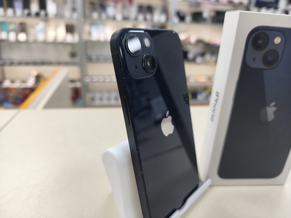 Смартфон Apple iPhone 13 128Gb