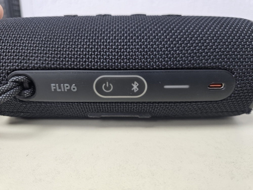 Портативная акустика JBL Flip 6;