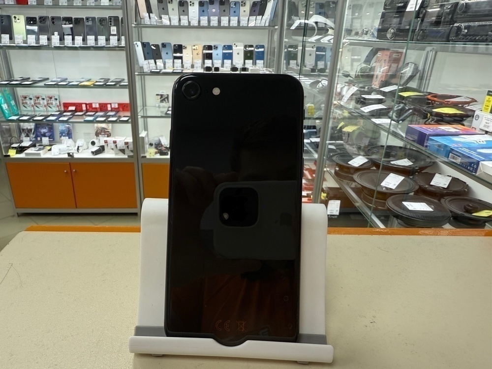 Смартфон Apple iPhone SE 2020 64Gb