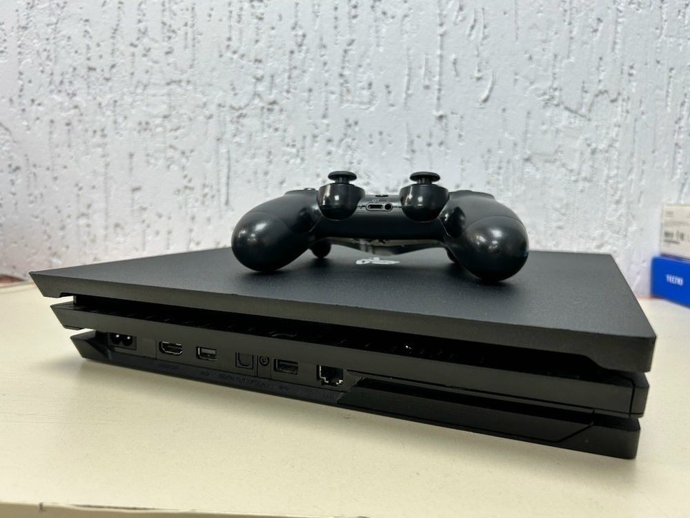 Игровая приставка PlayStation 4 Pro 1Tb