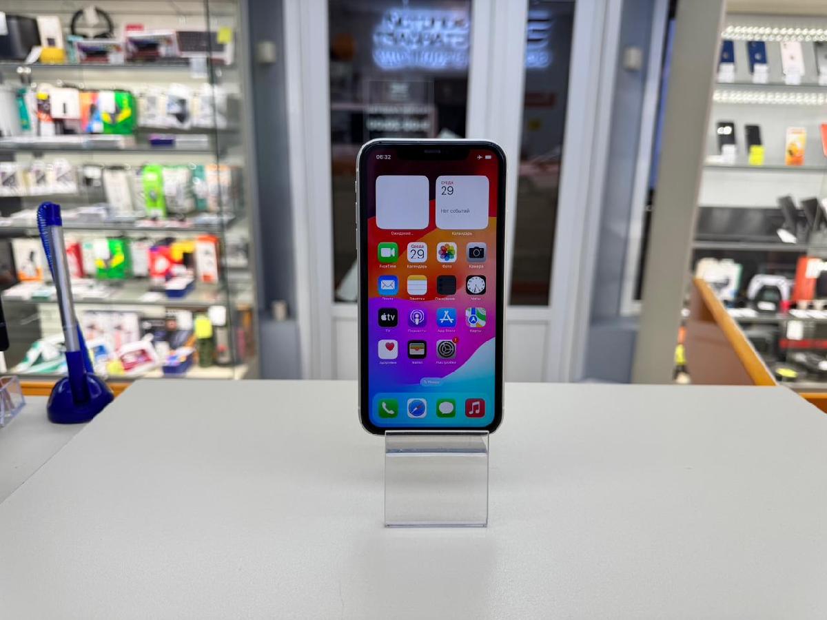 Смартфон Apple iPhone 11 64Gb