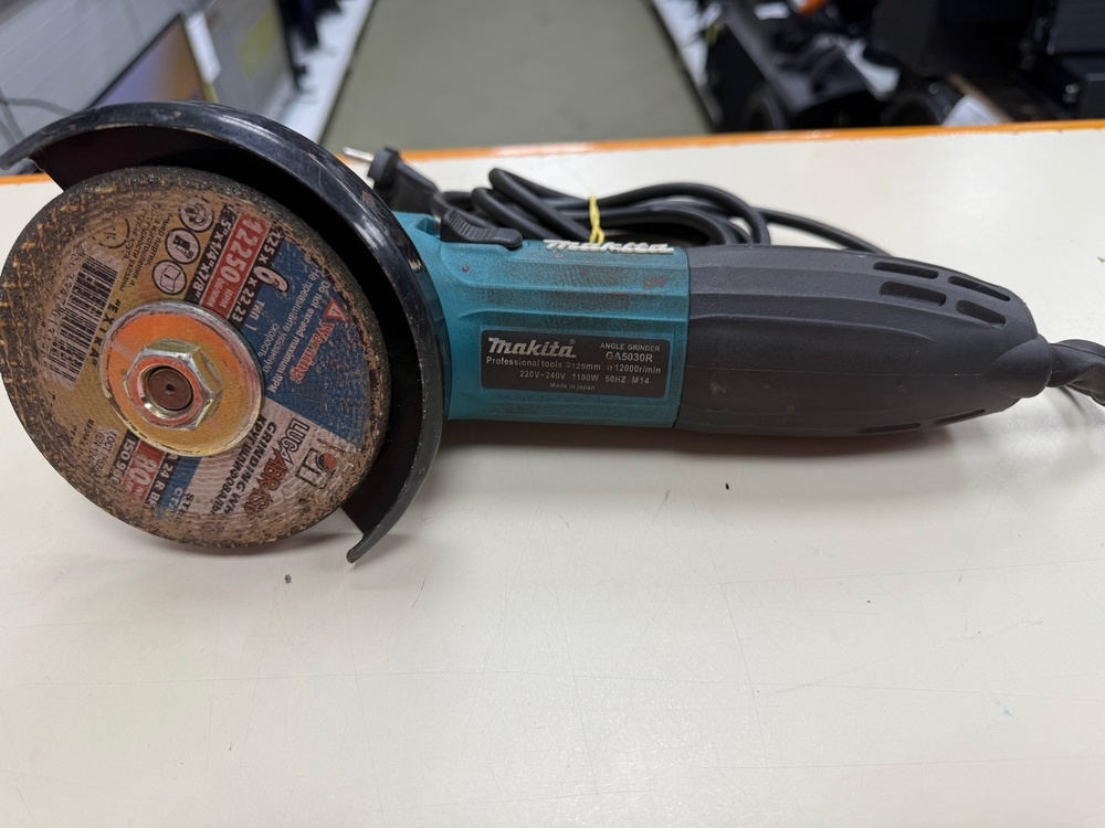 Угловая шлифмашина Makita GA5030R