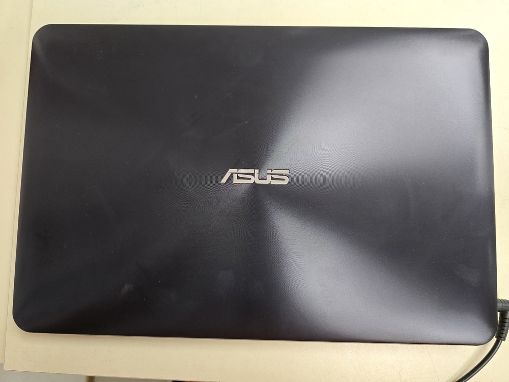 Ноутбук ASUS K555L; Core i3-4005U, GeForce 920M, 4 Гб, 120 Гб, Нет