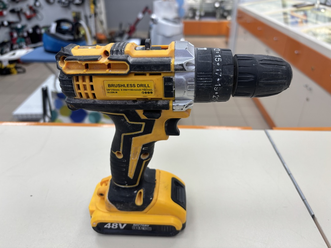 Шуруповерт Dewalt 48V