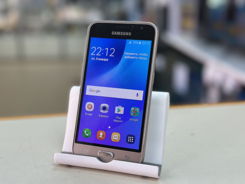 Смартфон Samsung Galaxy J1 2016 1/8