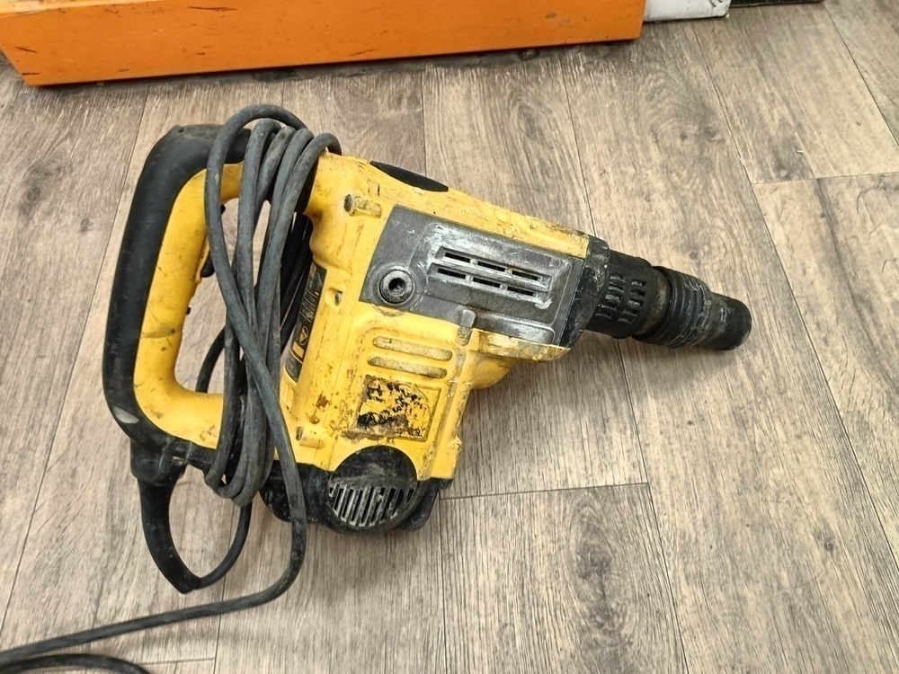 Перфоратор Dewalt D25601-QS