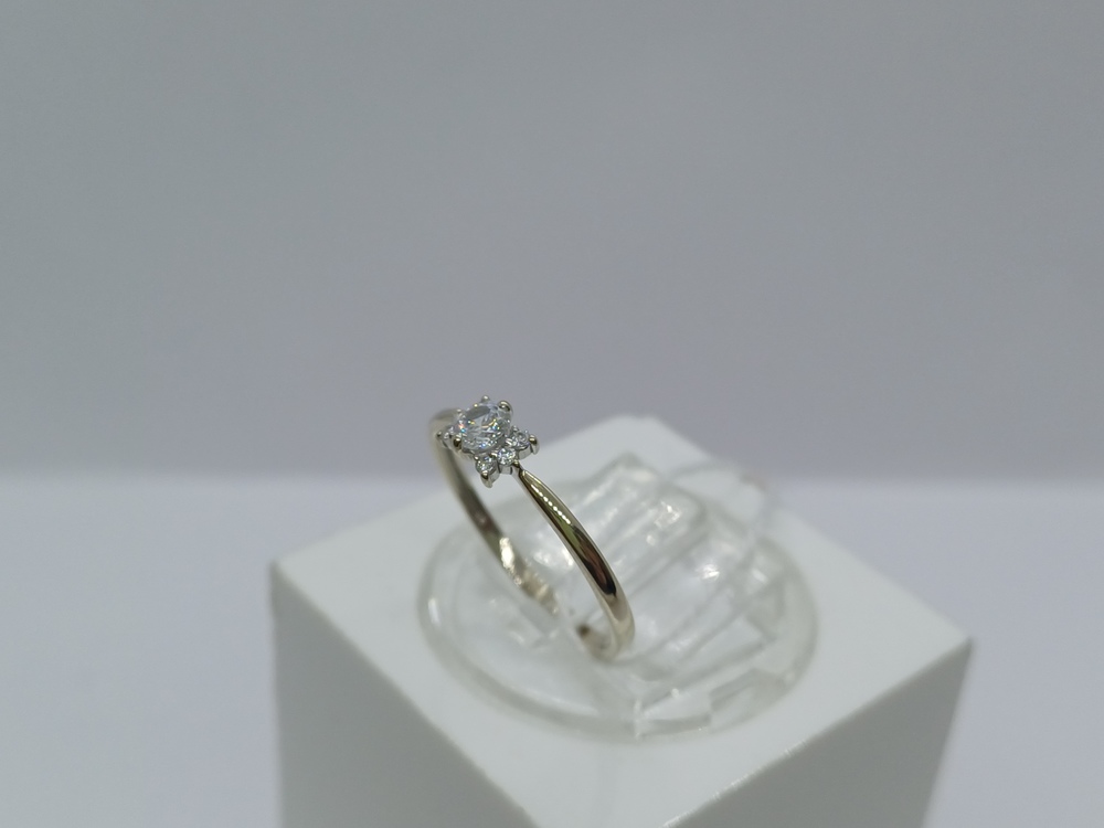 КОЛЬЦО С КАМНЯМИ (Au 585)