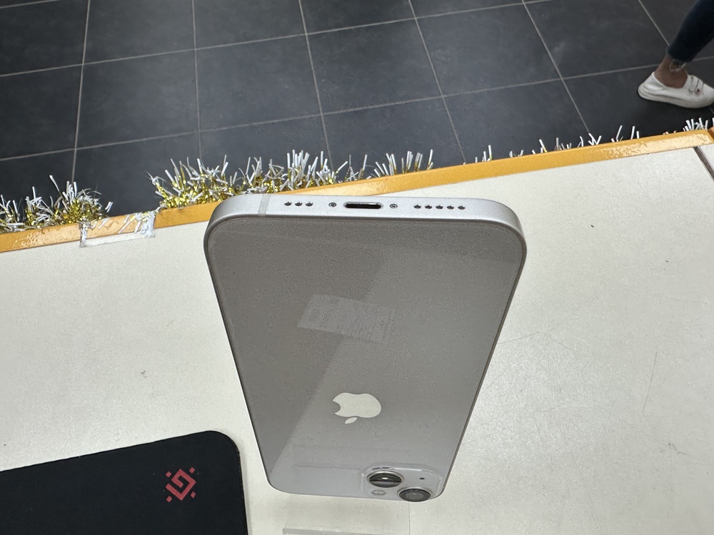 Смартфон Apple iPhone 13 128Gb