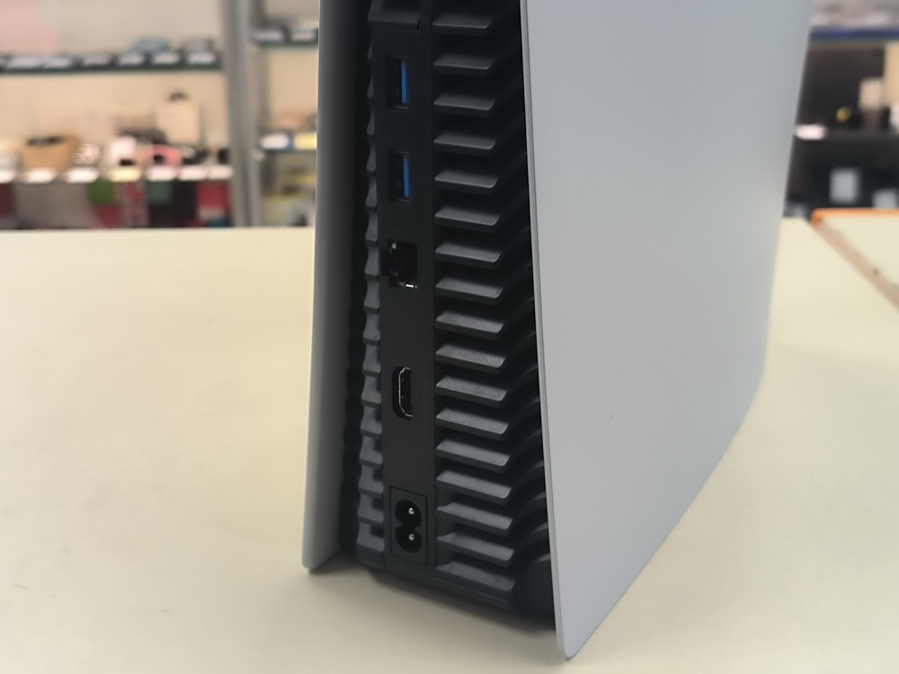 Игровая приставка PlayStation 5 825Gb (С дисководом)