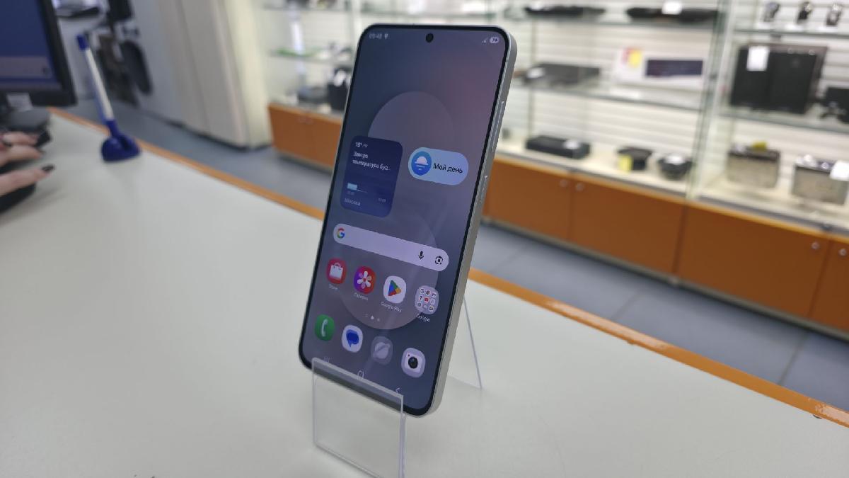 Смартфон Samsung Galaxy S25 FE 8/256