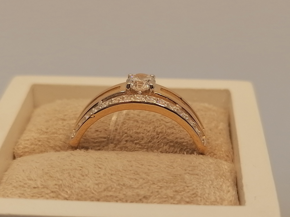 КОЛЬЦО С КАМНЯМИ (Au 585)