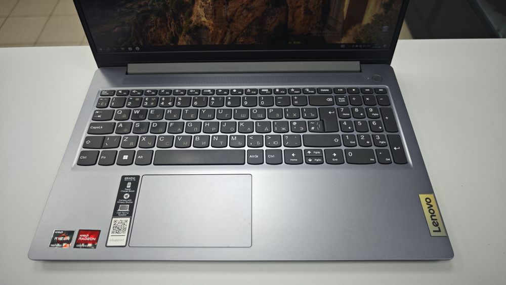 Ноутбук Lenovo IDEAPAD Slim 3; Ryzen 5 7520U, Radeon 610M, 16 Гб, 512 GB, Нет