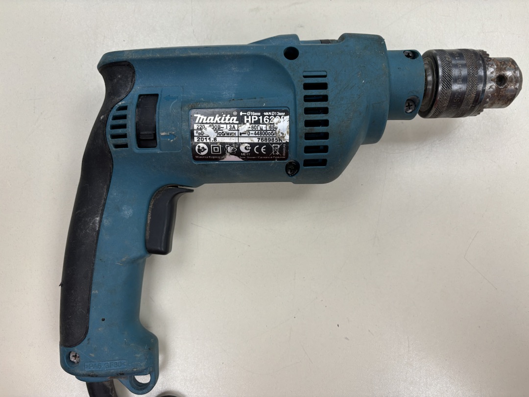 Дрель-ударная Makita HP1620.