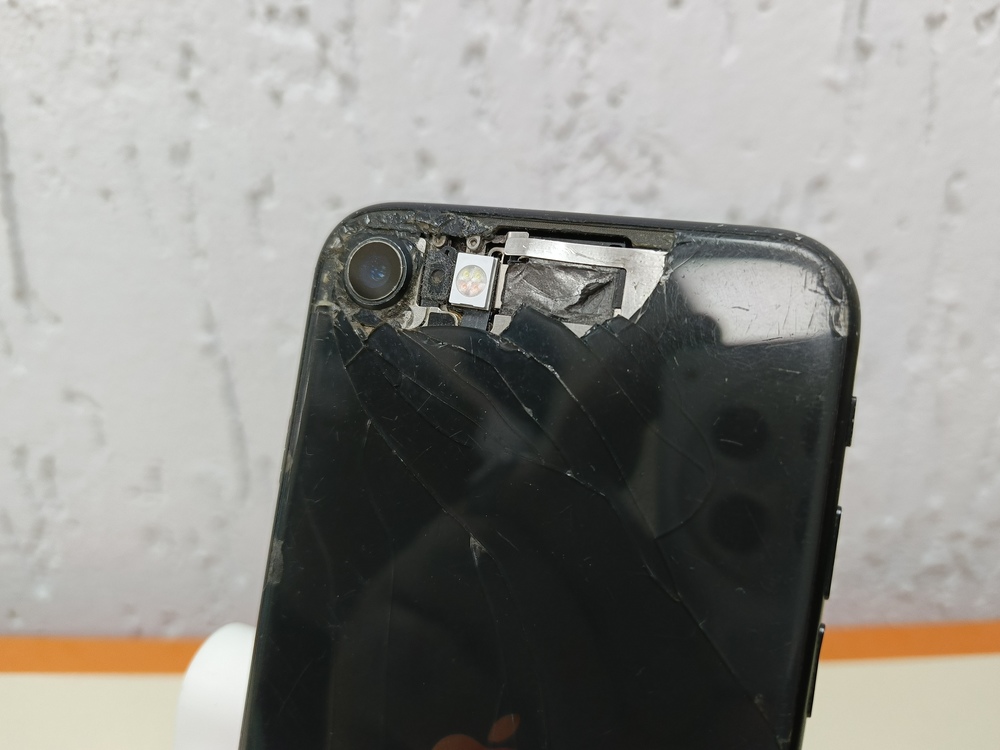 Смартфон Apple iPhone SE 2020 64Gb
