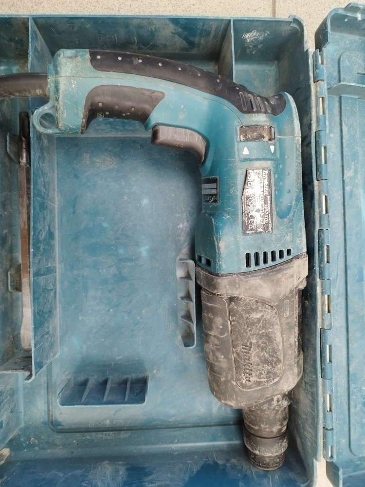 Перфоратор Makita HR2470