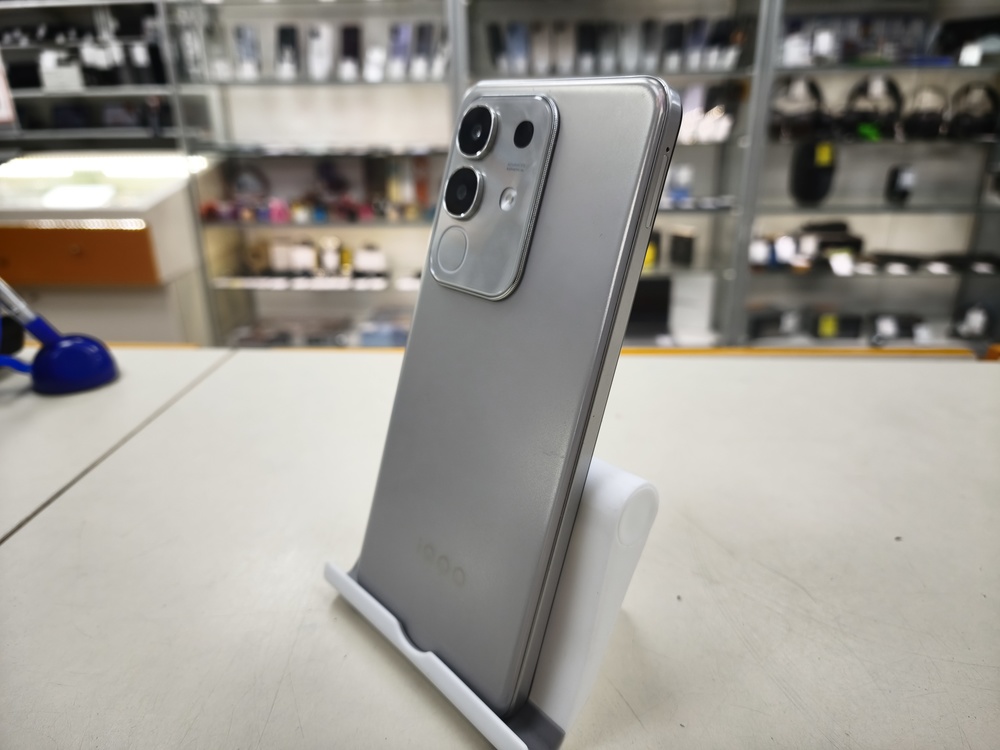 Смартфон Vivo iQOO Z10 8/256