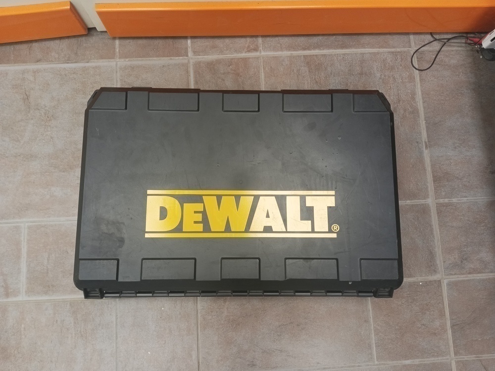 Отбойный молоток Dewalt D25601-QS