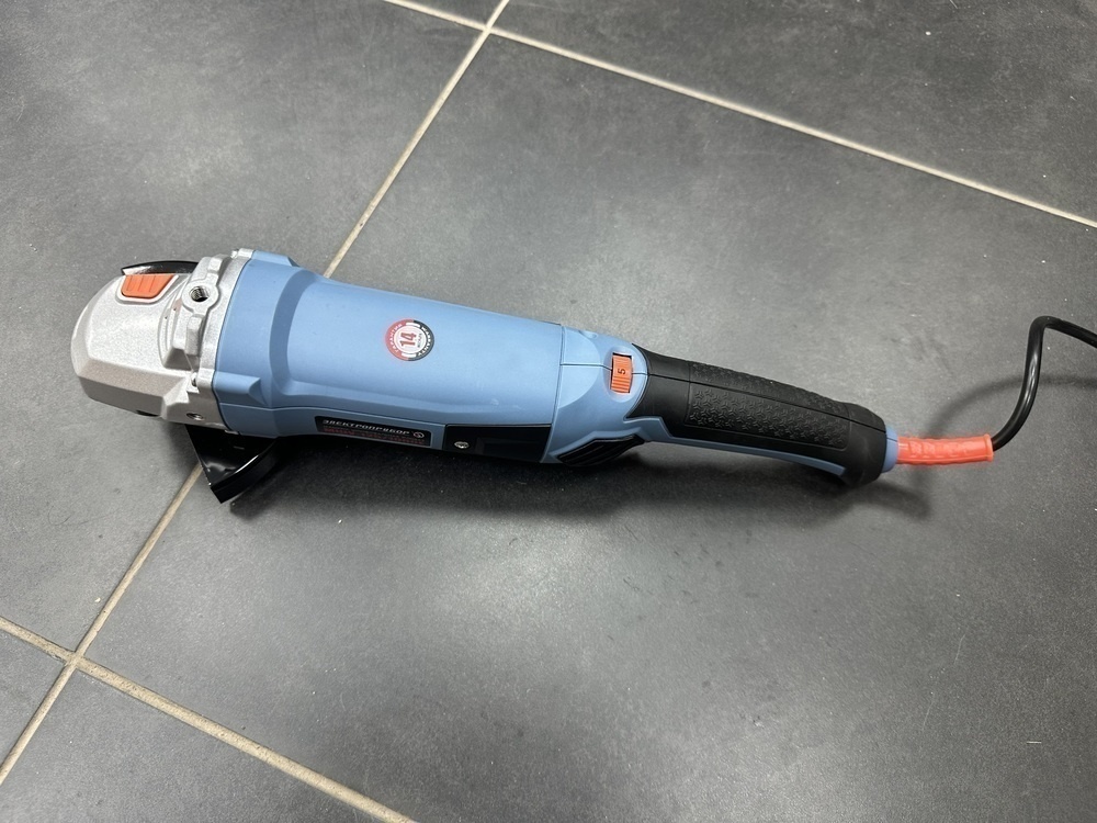 Угловая шлифмашина Электроприбор УШМ-125/1000Е