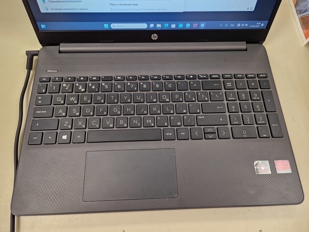 Ноутбук HP 15s-eq1145ur; Ryzen 3 3300U, HD Graphics, 4 Гб, 256 Гб, Нет