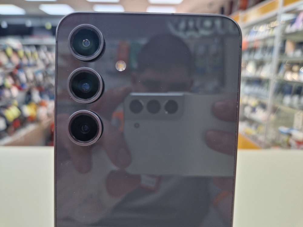 Смартфон Samsung Galaxy S24 FE 8/256