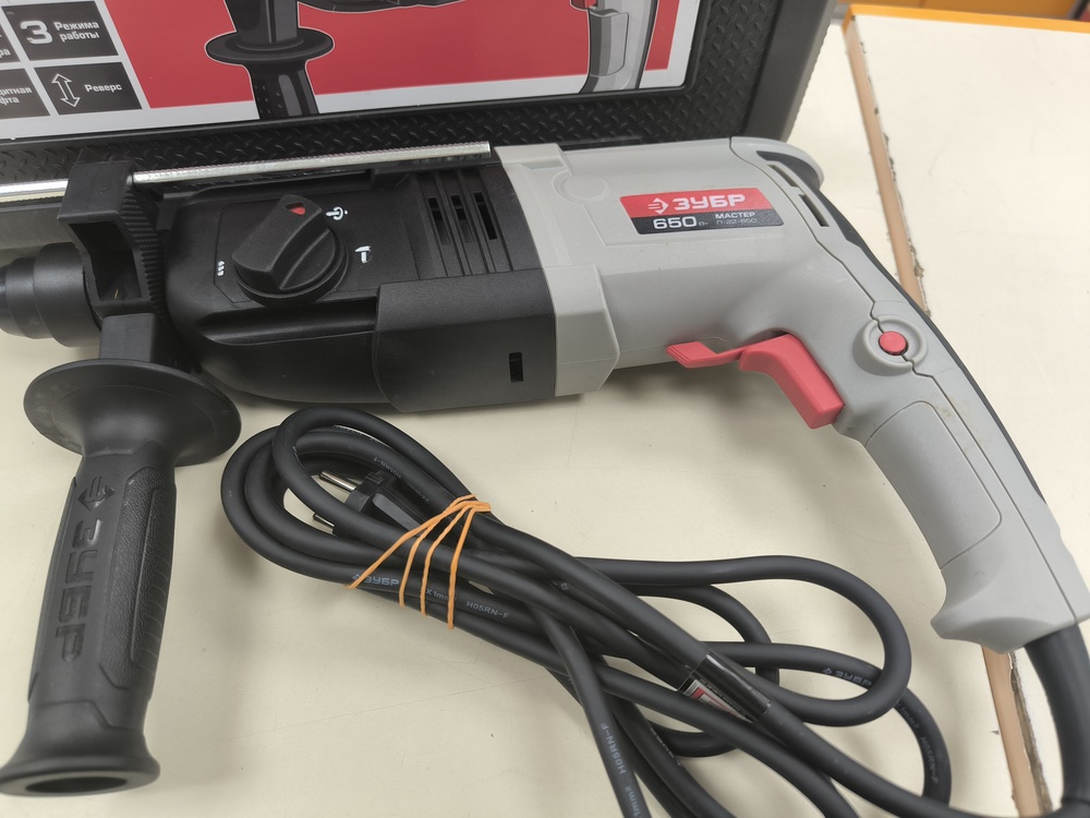 Перфоратор Зубр П-22-650