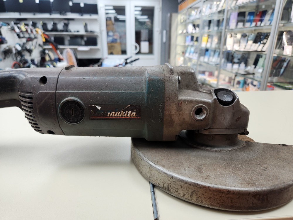 Угловая шлифмашина Makita 9069S