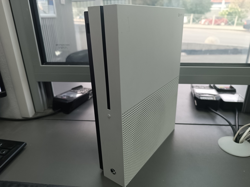 Игровая приставка Xbox One S 1TB