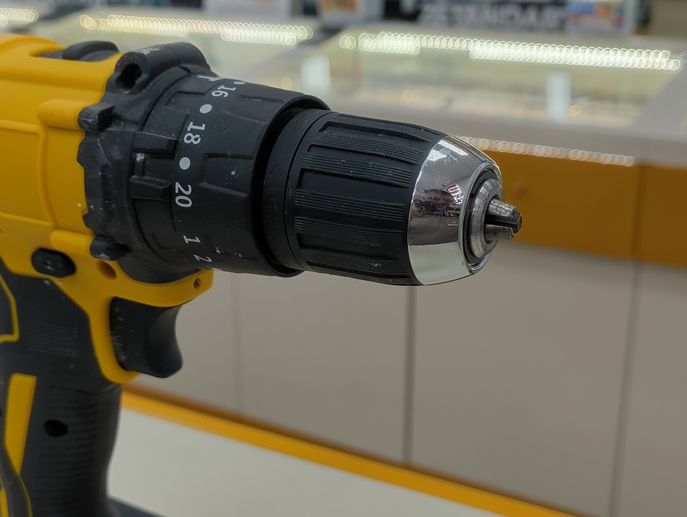 Шуруповерт Dewalt 24V