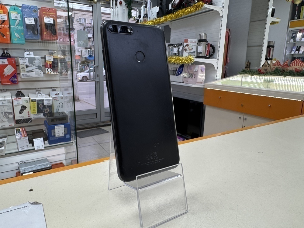 Смартфон Honor 7C 3/32