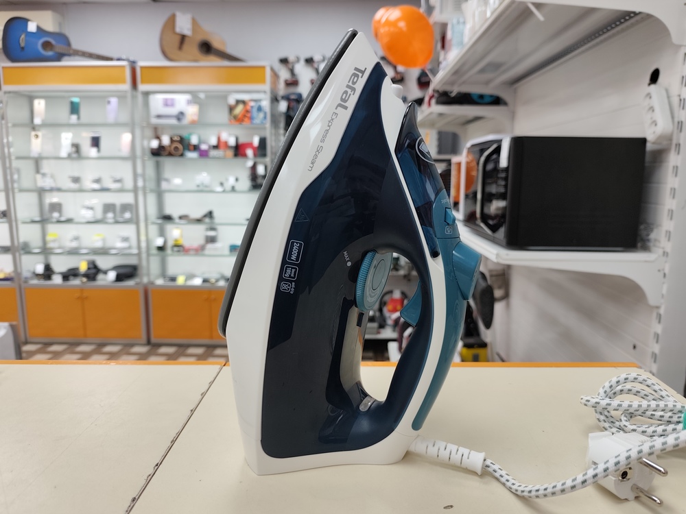 Утюг Tefal Express Steam FV2839E0