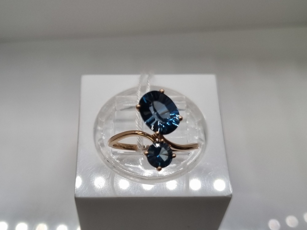 КОЛЬЦО С КАМНЯМИ (Au 585)