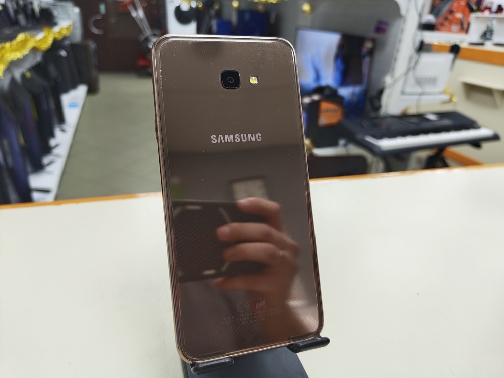 Смартфон Samsung Galaxy J4 Plus 3/32