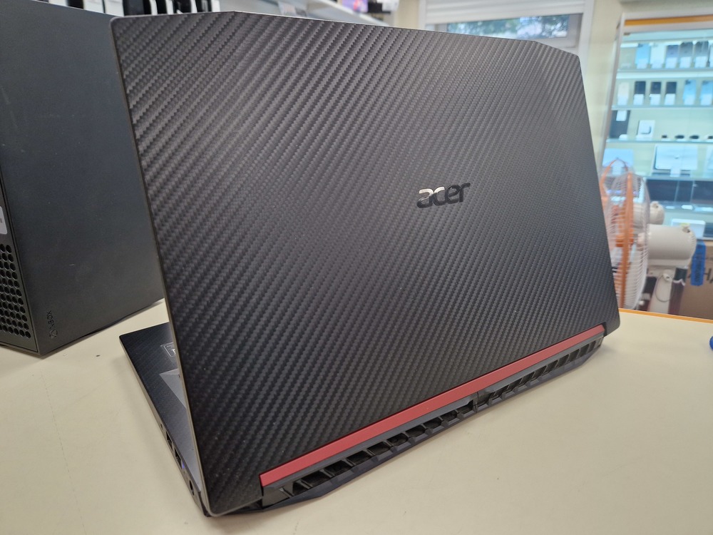 Ноутбук Acer; Core i5-8300H, GeForce GTX 1050 Ti, 16 Гб, 240 Гб, Нет