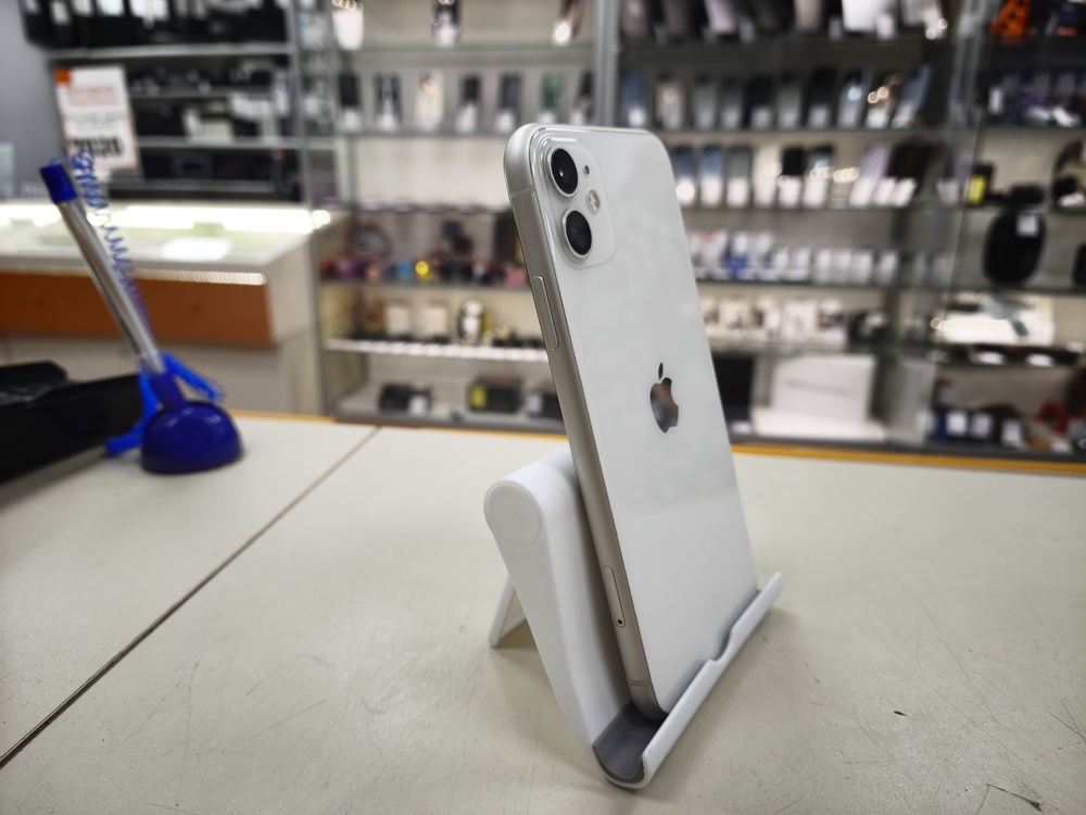 Смартфон Apple iPhone 11 64Gb
