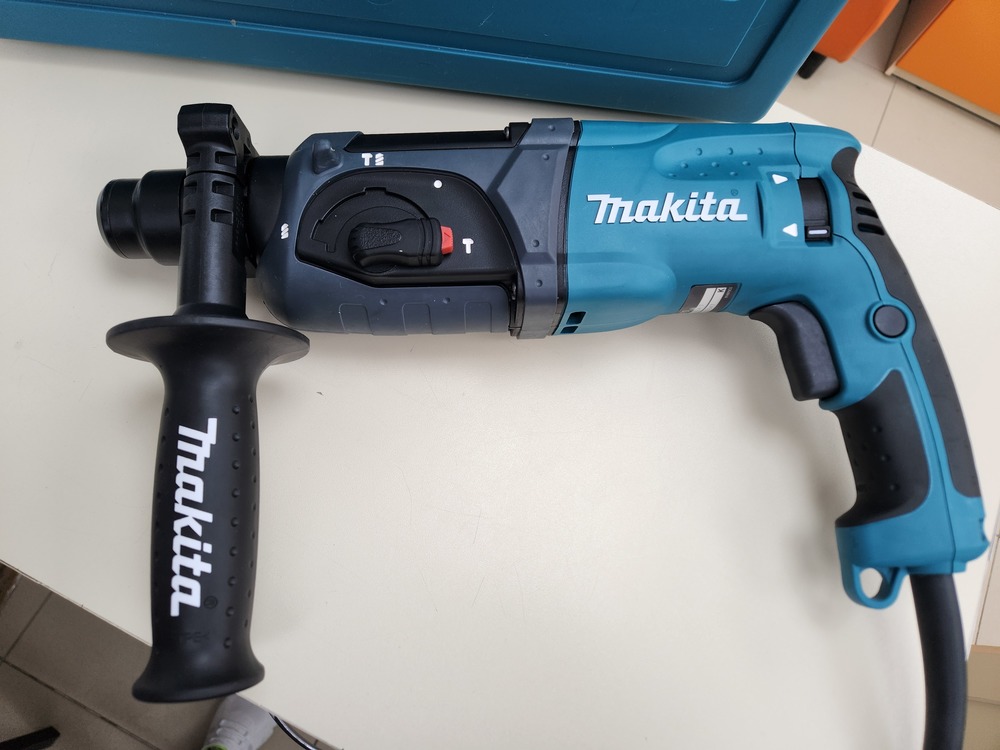 Перфоратор Makita HR 2470
