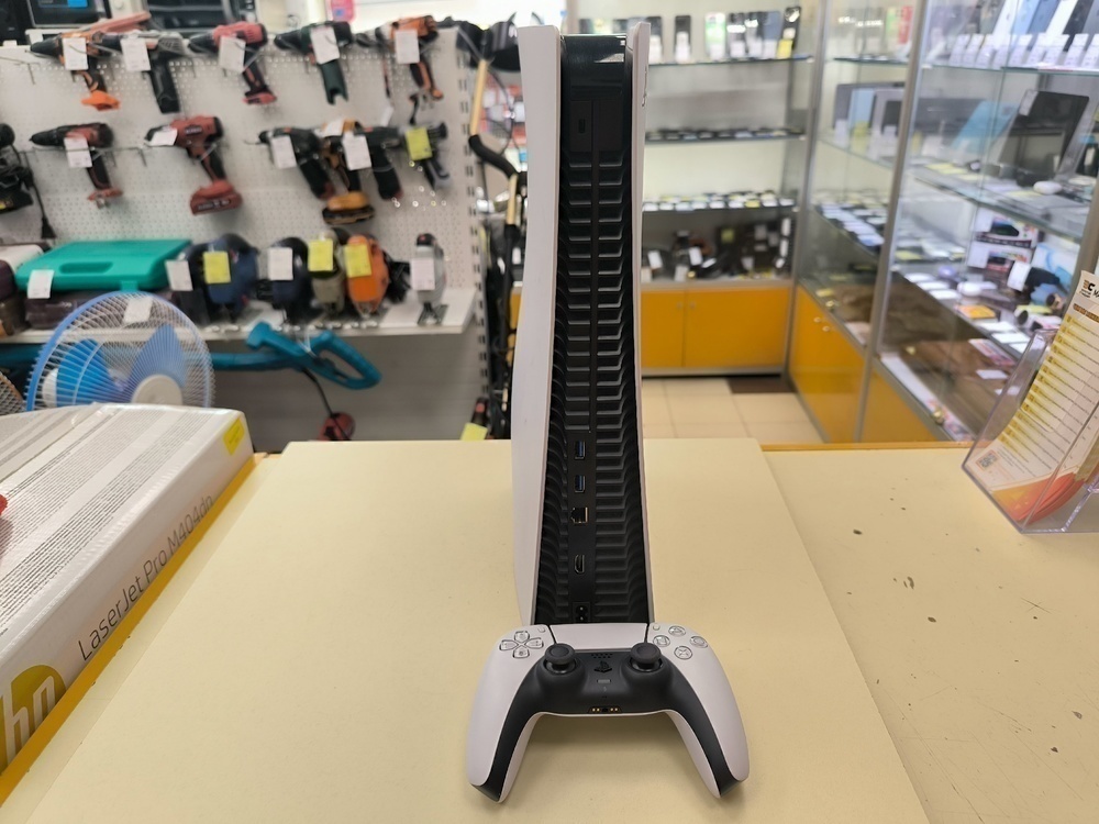 Игровая приставка PlayStation 5 825Gb (С дисководом)