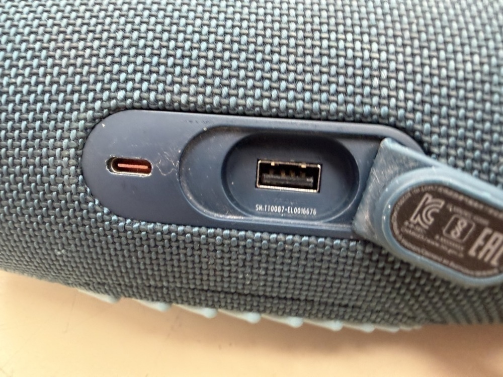 Портативная акустика JBL Charge 5
