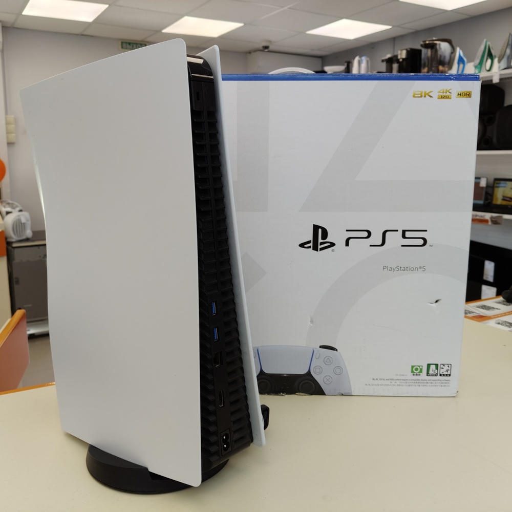 Игровая приставка PlayStation 5 825Gb (С дисководом)