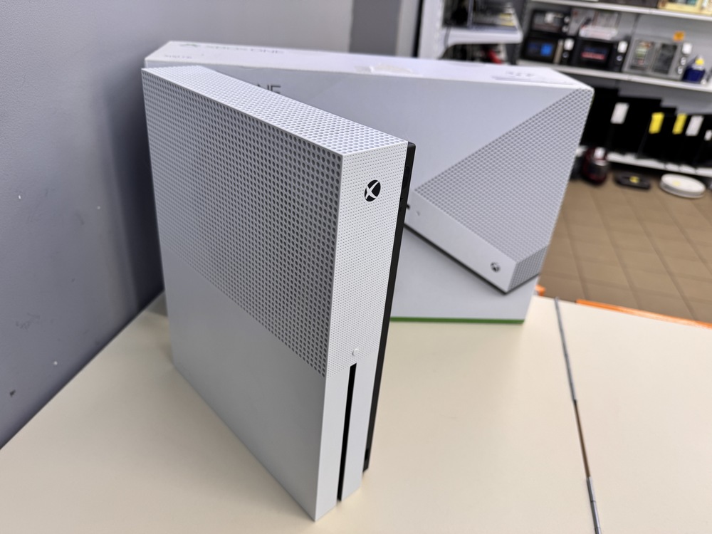 Игровая приставка Xbox One S 500Gb