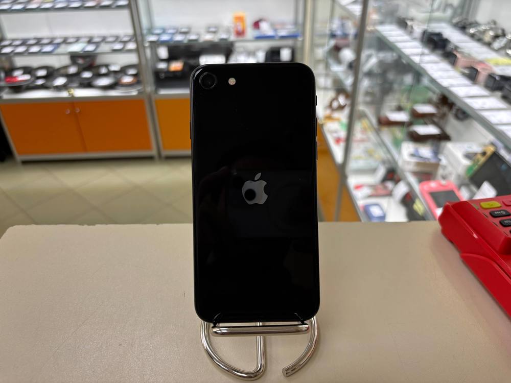 Смартфон Apple iPhone SE 2020 64Gb