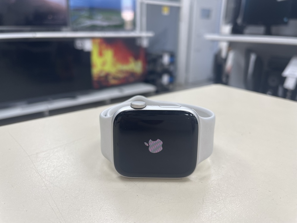 Смарт-часы Apple Watch SE 2022 44mm