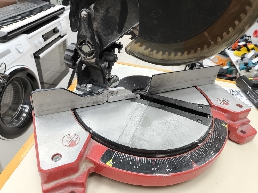 Торцовочная пила Elitech ПТ 1221